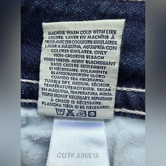 Hudson Bootcut Low Rise Jeans With Double Button Closure And Flap Back Pockets - Picture 14 of 15